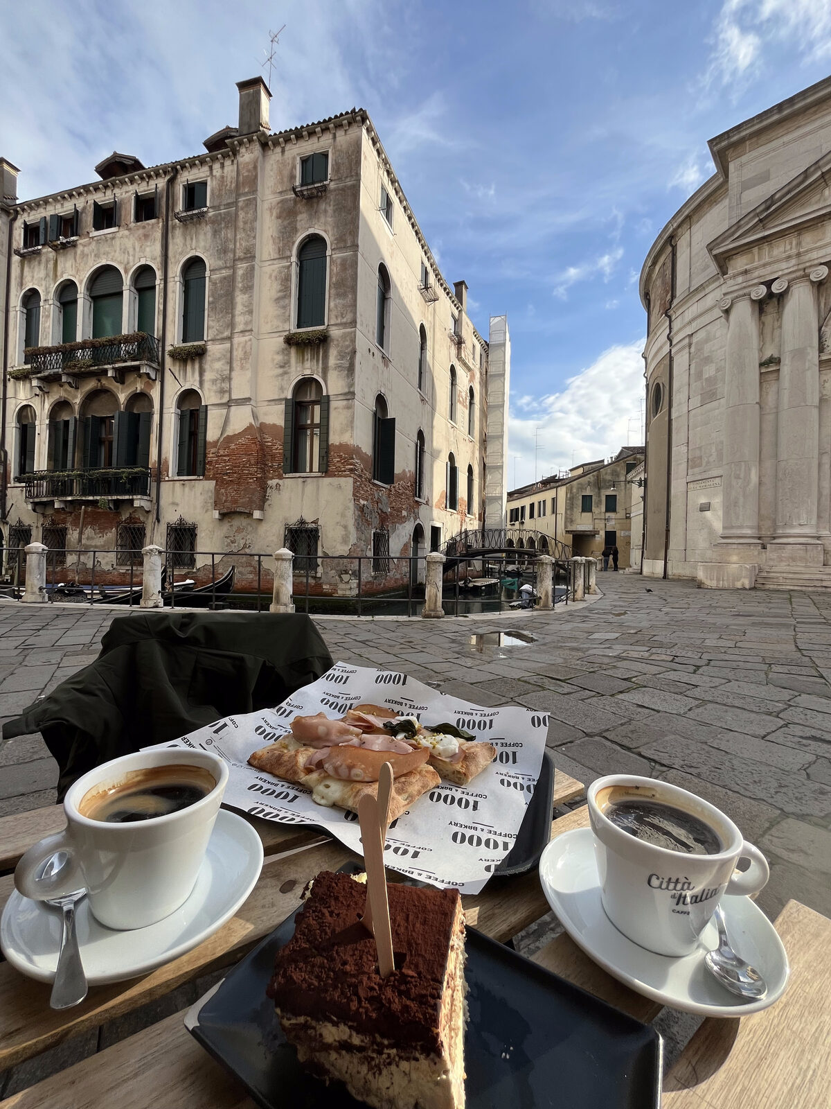 1000 Coffee & Bakery