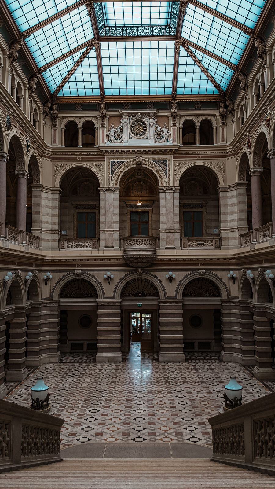 Palace of Justice 4